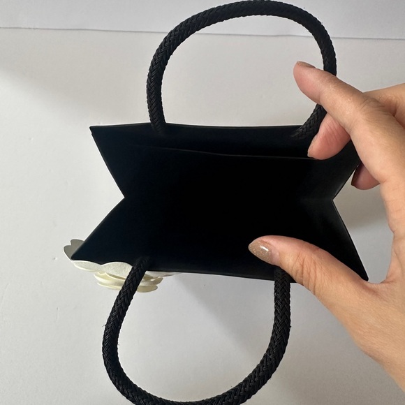 CHANEL Black and White Small Gift Bag - Picture 5 of 8